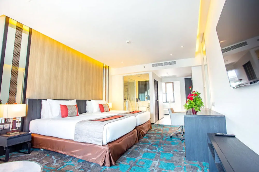 Corner Suite photo 2