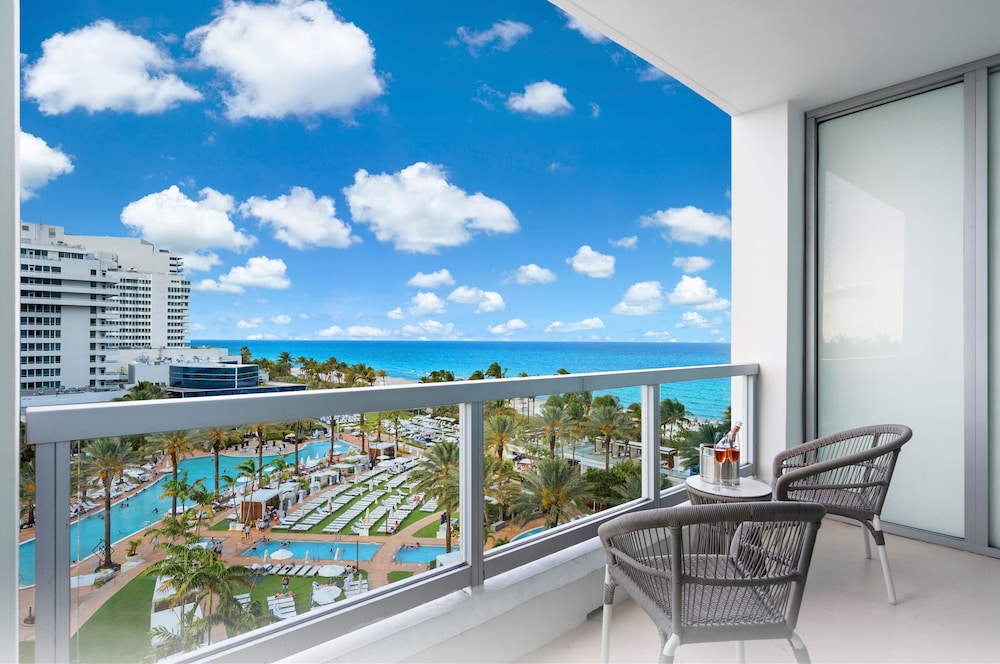Junior Suite, 1 King Bed with Sofa bed, Balcony, Resort View