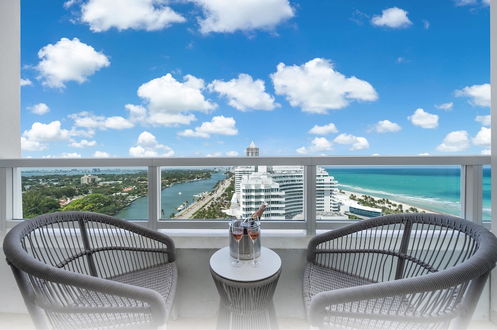 Junior Suite, 1 King Bed with Sofa bed, Balcony, Resort View
