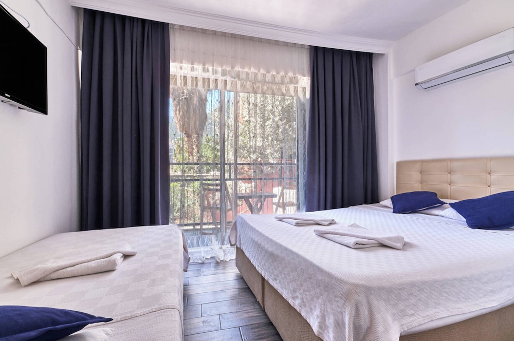 Economy Triple Room