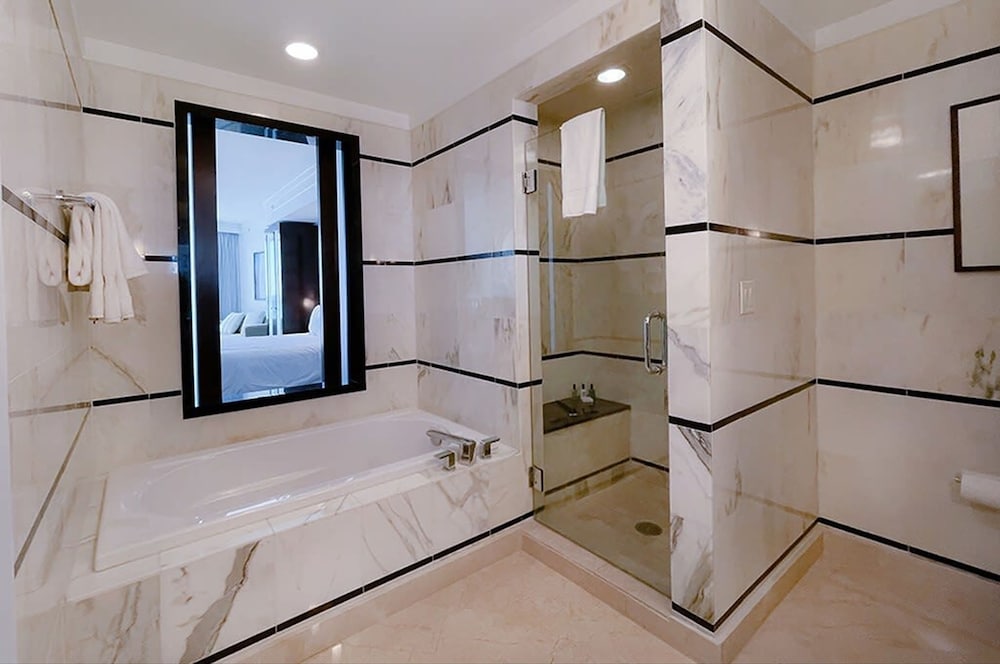 Junior Suite, 1 King Bed with Sofa bed, Balcony, Partial Ocean View