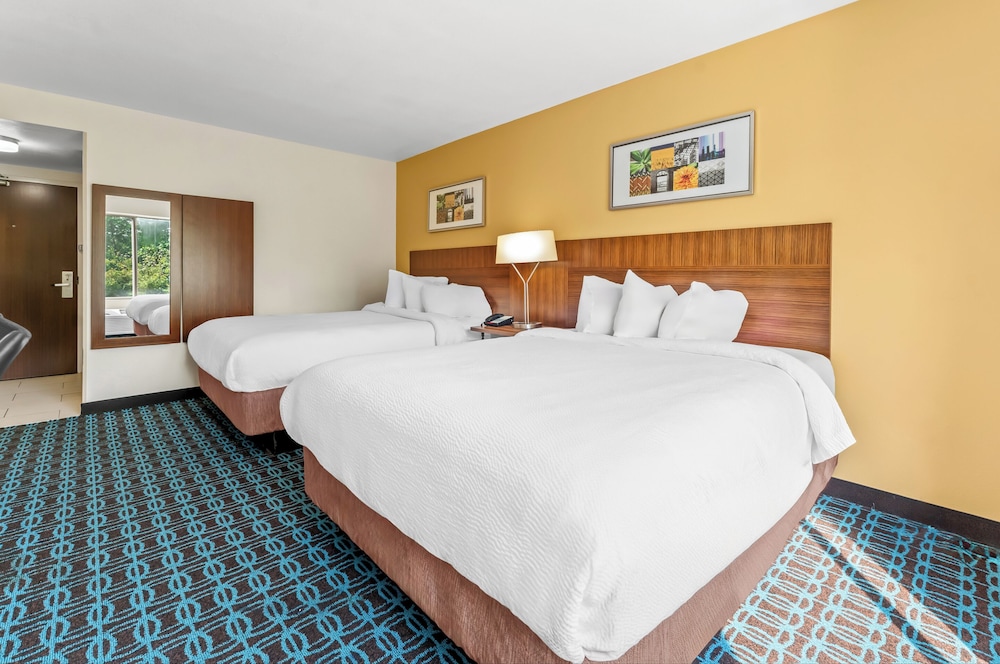 Room, 2 Queen Beds, Accessible, Non Smoking - Photo 2