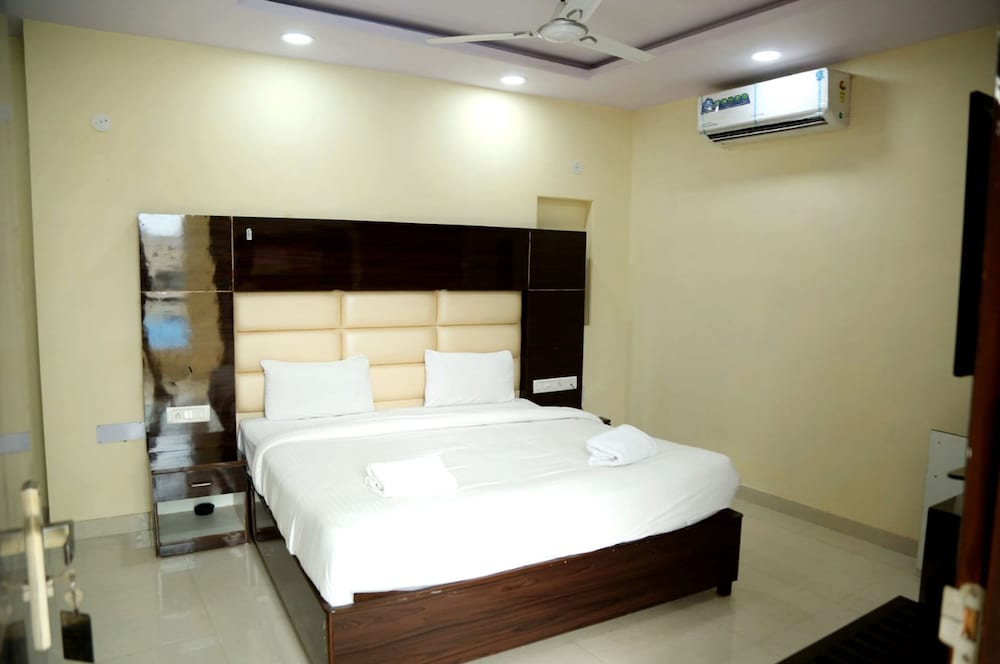 Deluxe Room - Photo 2