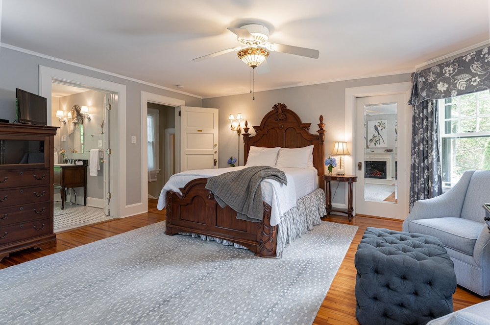 Room, Fireplace (Thomas Wolfe Room)