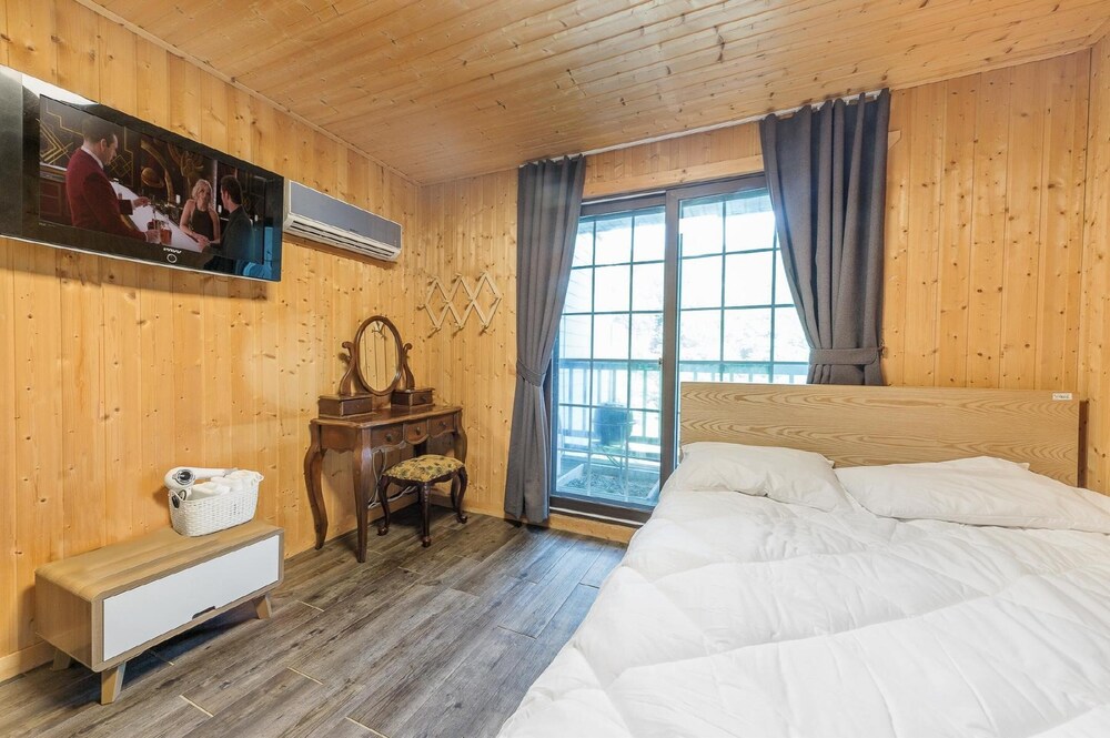 Basic Room, 1 Bedroom (A-4(Mountain View)) - Photo 8