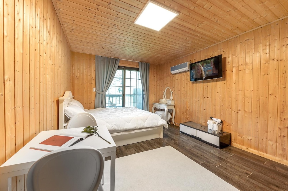Basic Room, 1 Bedroom (A-2(Mountain View)) - Photo 3