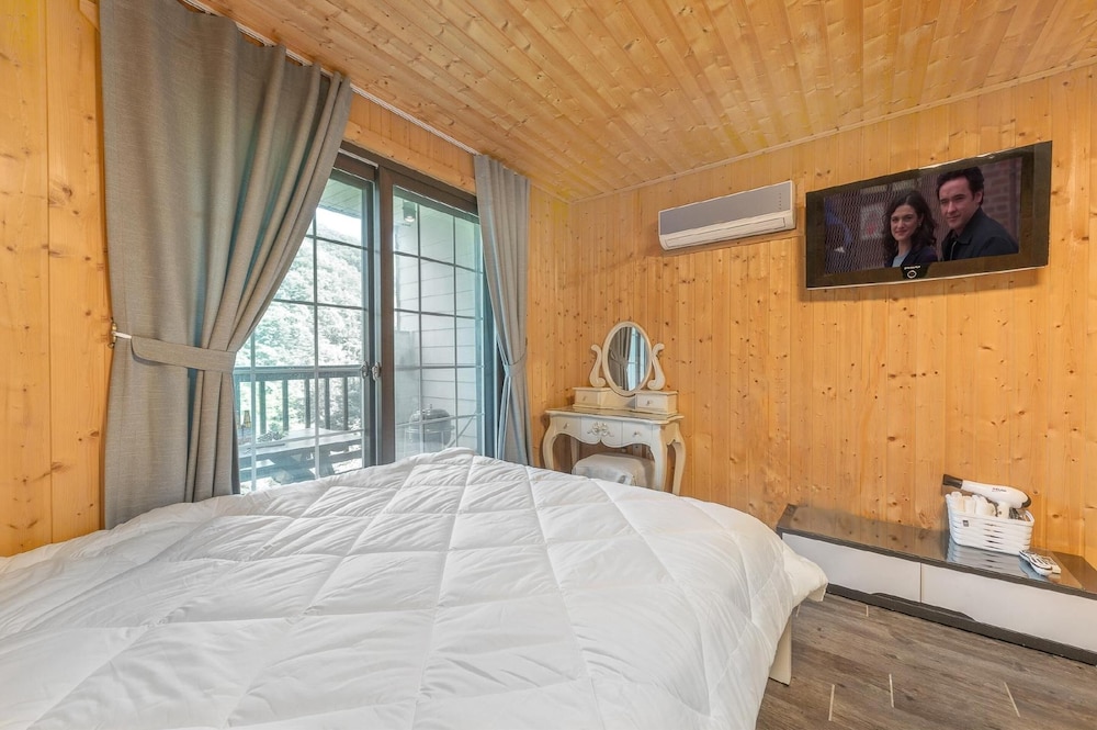 Basic Room, 1 Bedroom (A-2(Mountain View)) - Photo 4