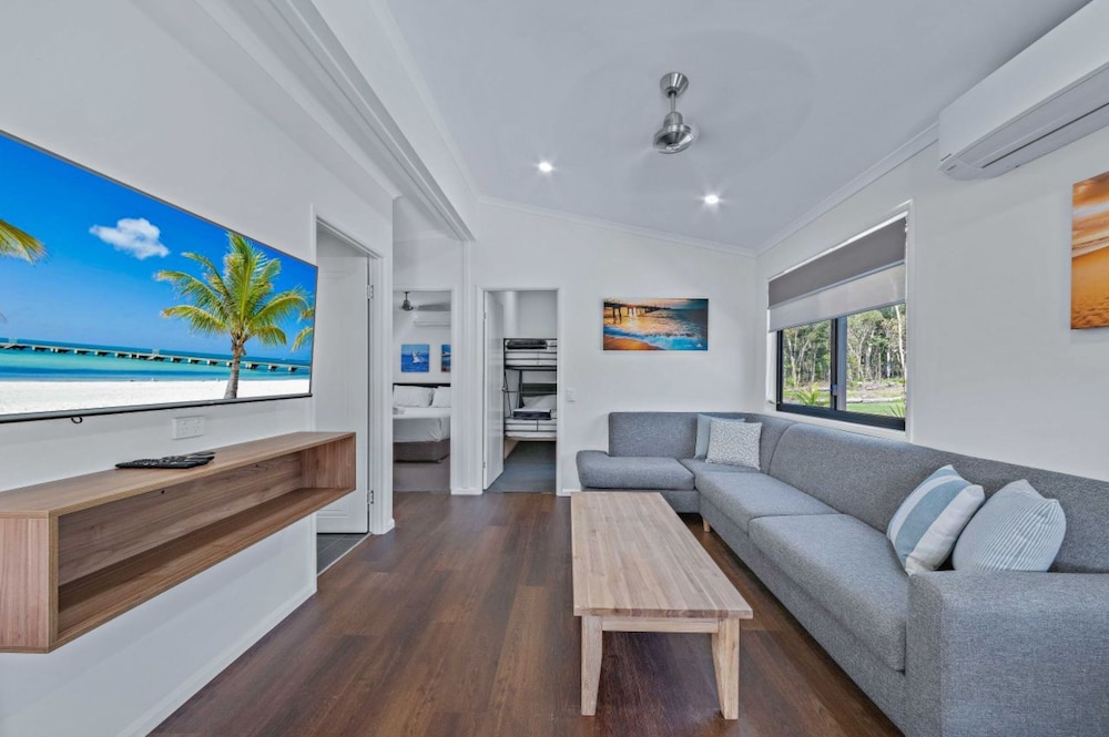 Deluxe 2 Bedroom Cabin - Water Park View - Photo 6