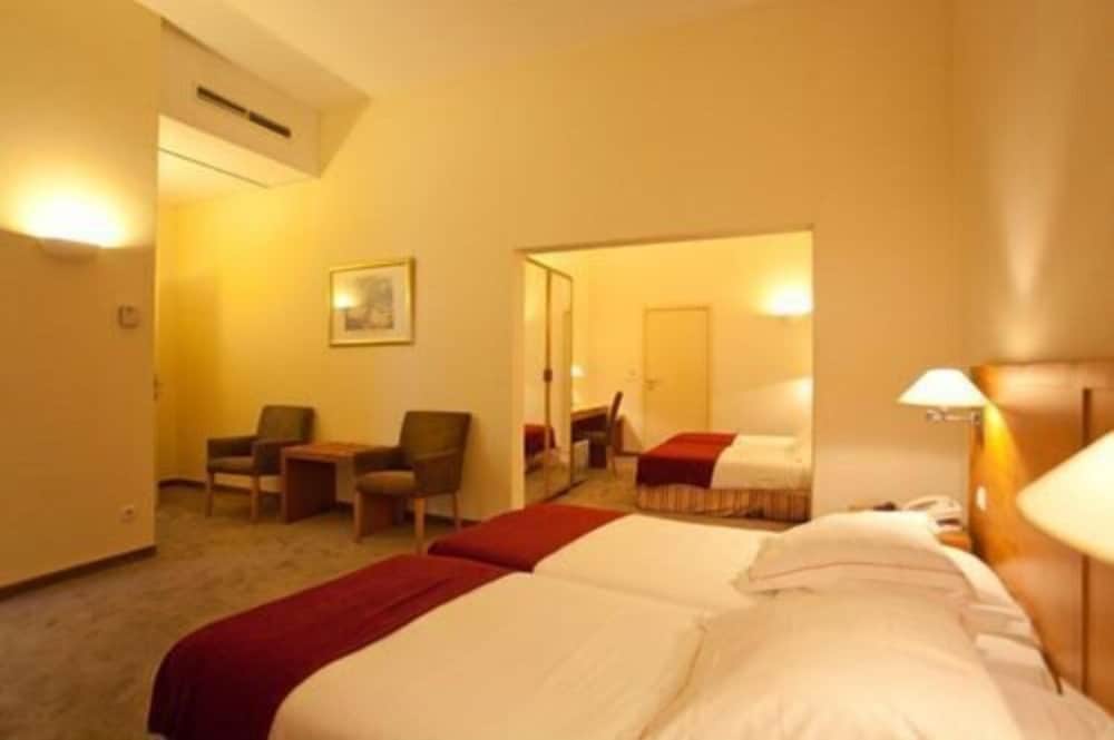 Premium Triple Room - Photo 3