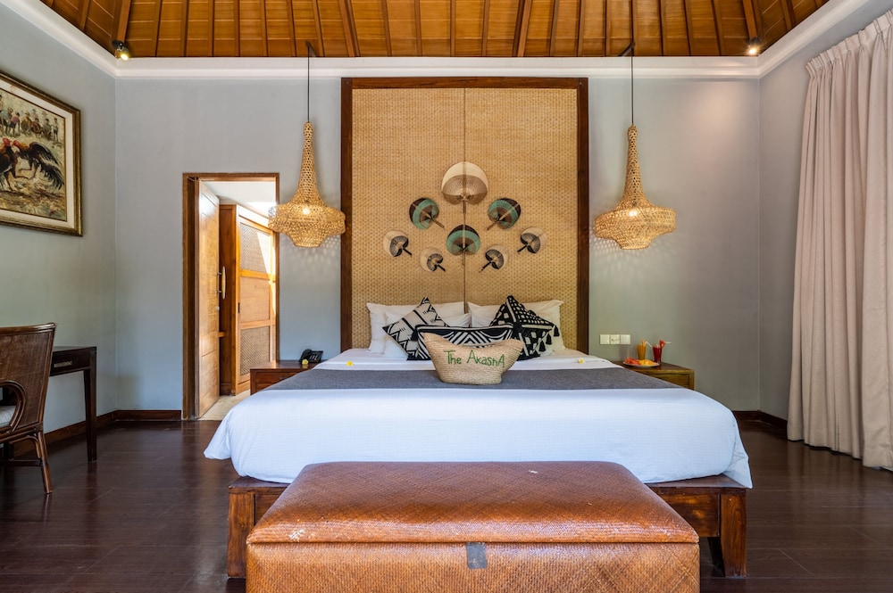 Four-Bedroom Villa with Private Pool - Photo 27