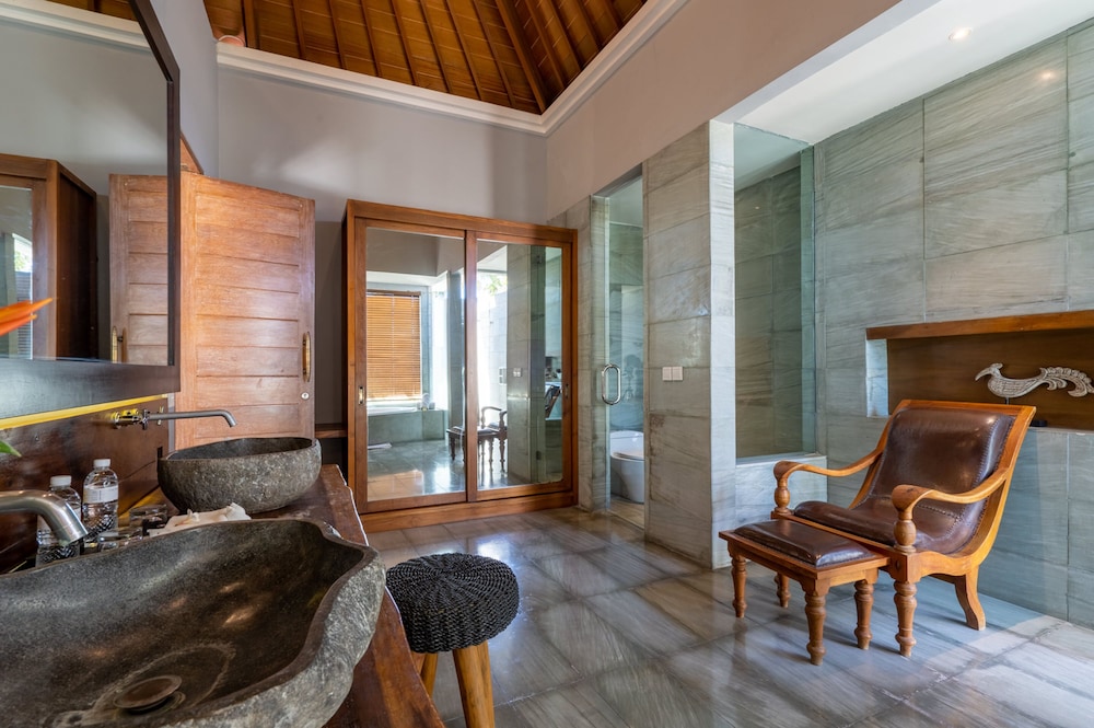 Four-Bedroom Villa with Private Pool - Photo 26