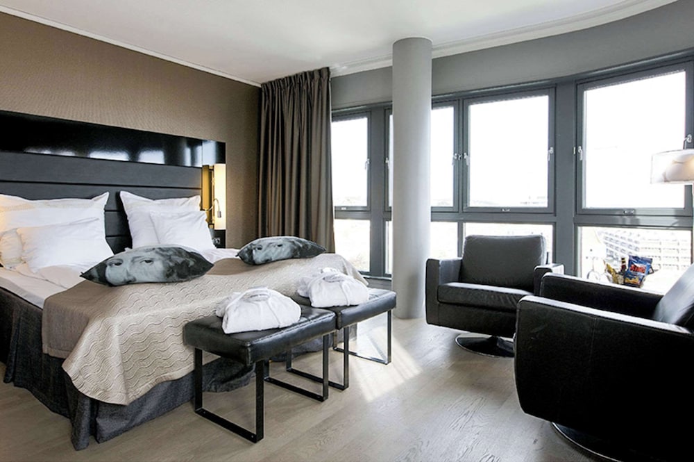 Standard Suite, 1 Queen Bed, Non Smoking photo 2