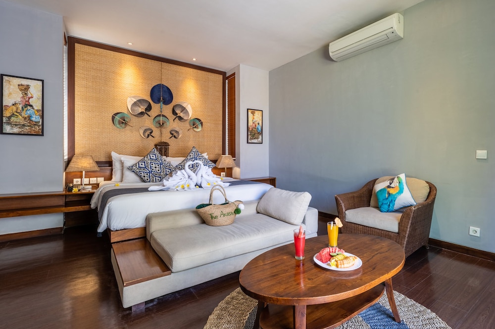 Four-Bedroom Villa with Private Pool - Photo 14