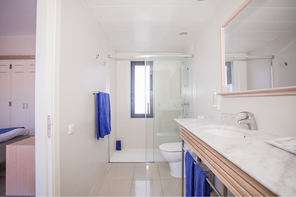 Classic Apartment, 2 Bedrooms (3 Adults and 1 Child) photo 2