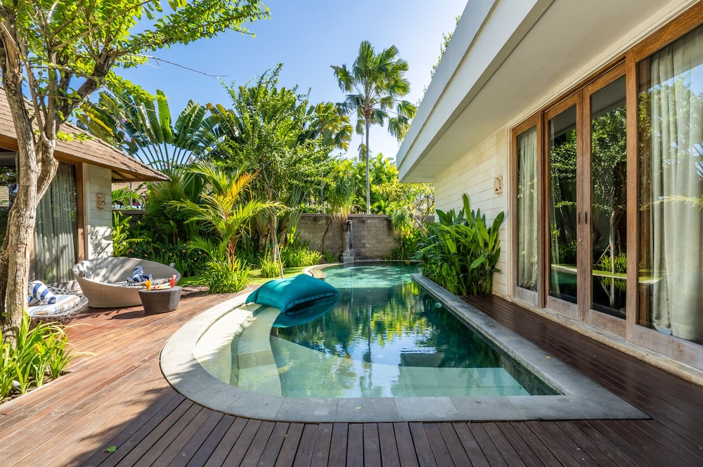 Four-Bedroom Villa with Private Pool - Photo 11