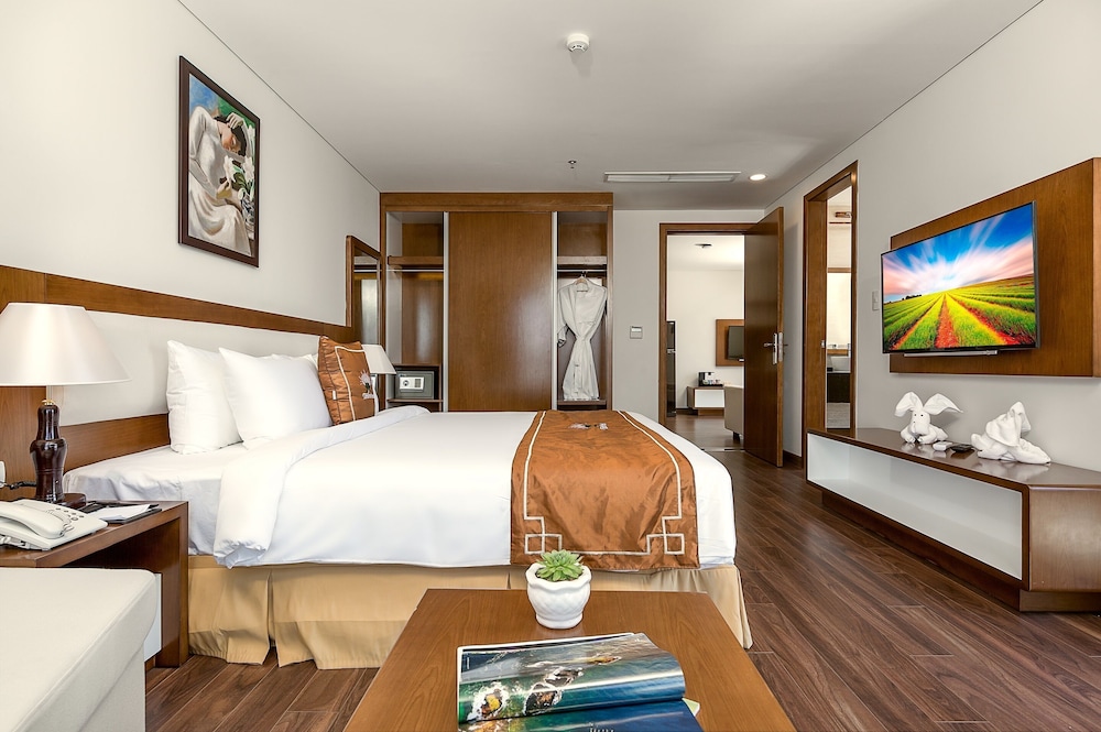 Superior Apartment, 1 Bedroom, Partial Ocean View photo 2