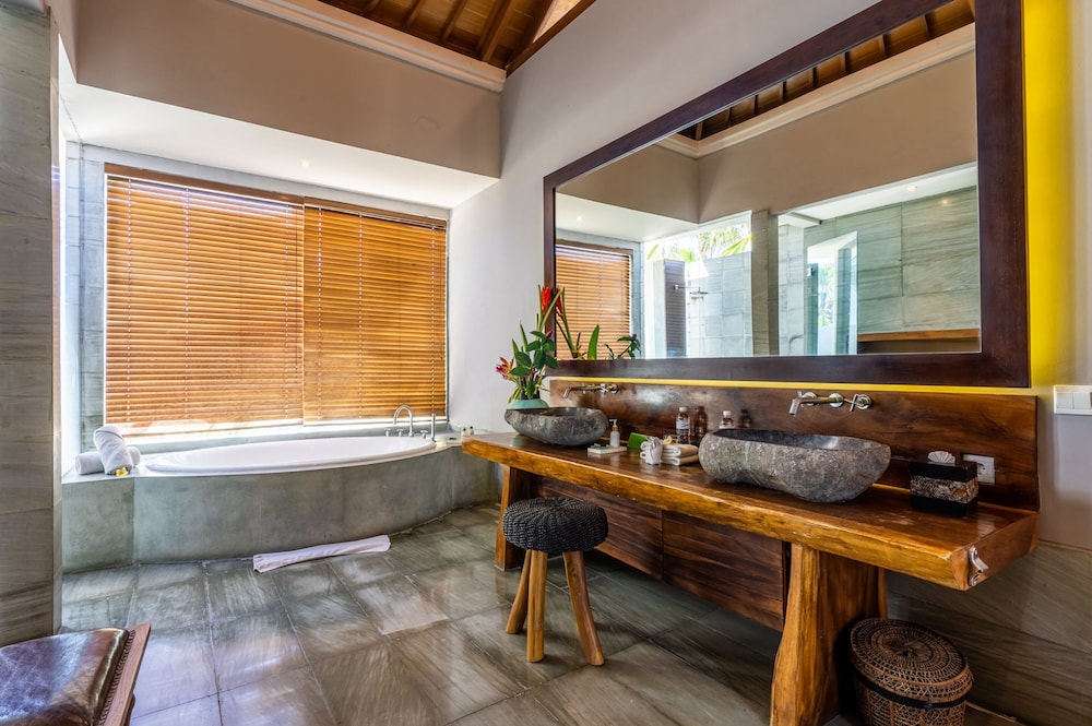 Four-Bedroom Villa with Private Pool - Photo 17