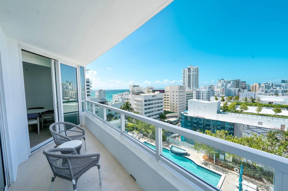 Junior Suite, 1 King Bed with Sofa bed, Balcony, Bay View