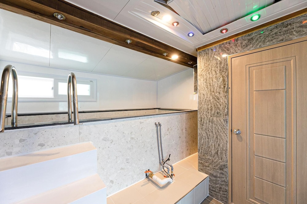 Basic Room, 1 Bedroom (Smoothing (Kid/pool)) - Photo 9