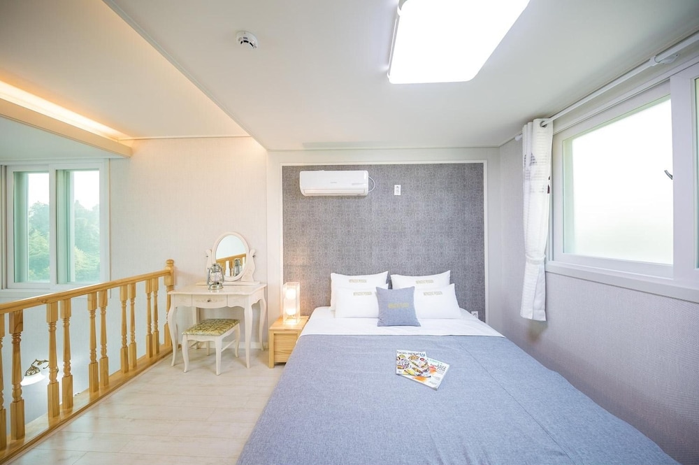 Basic Room, 1 Bedroom (Poolvilla Mere) photo 1