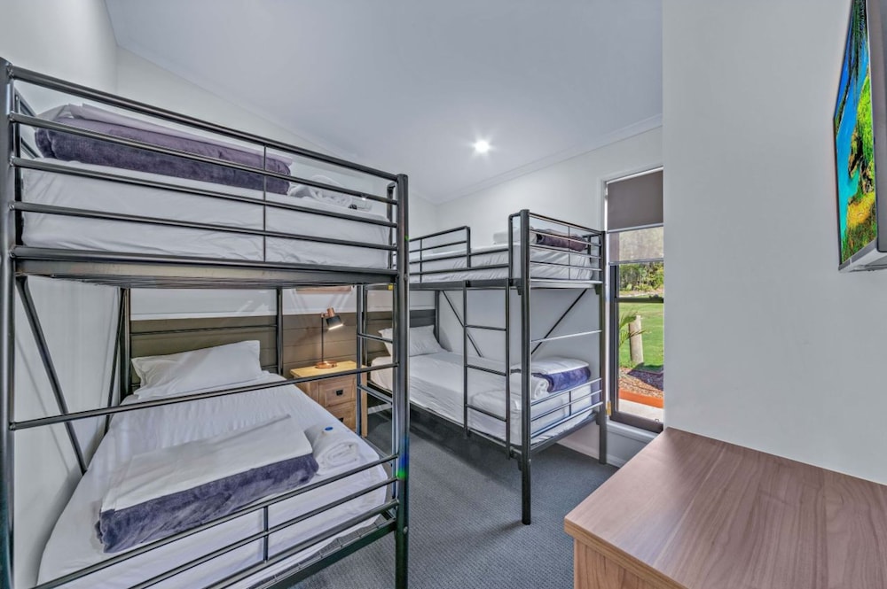 Deluxe 2 Bedroom Cabin - Water Park View - Photo 3