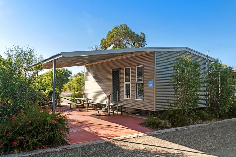 Deluxe Studio Cabin photo 2