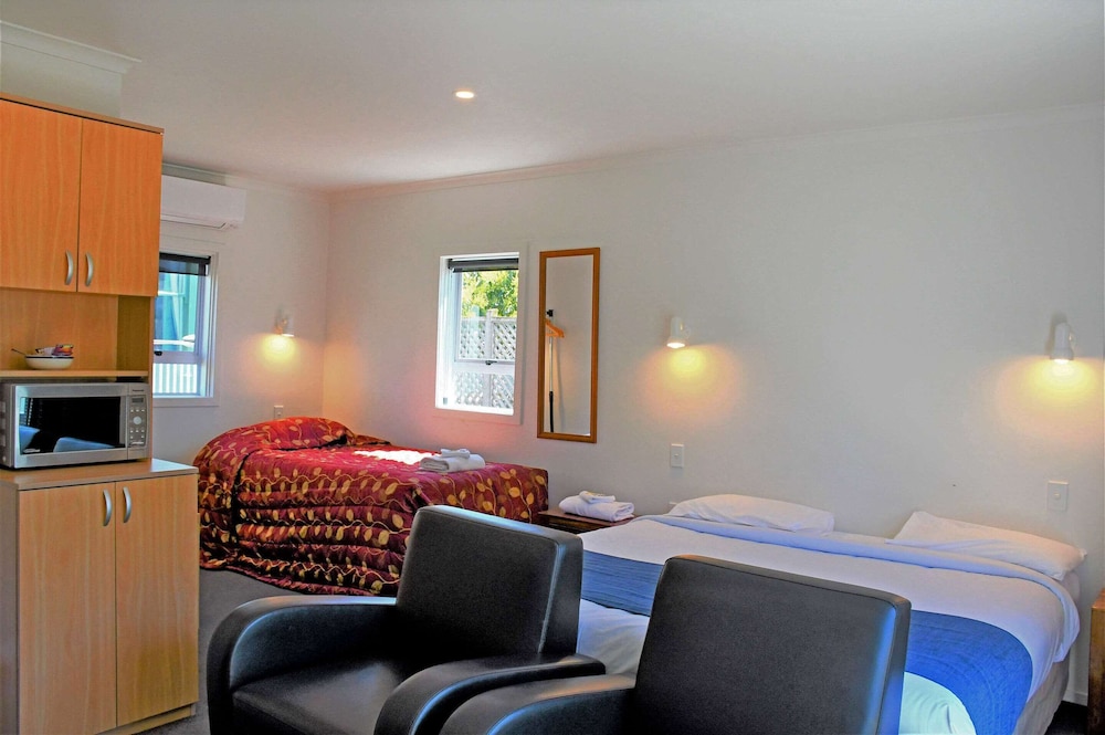 Room, Multiple Beds, Non Smoking - Photo 4