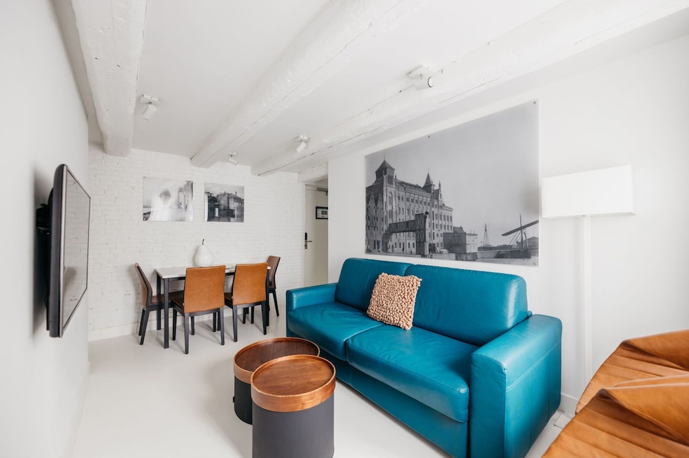 1 Bedroom Apartment with Sofa Bed photo 2