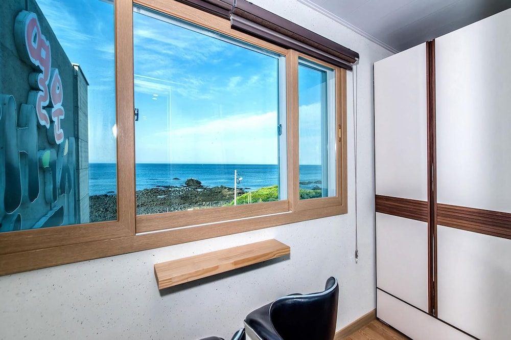 Basic Room, 1 Bedroom (Type B 2 (ocean view)) - Photo 3