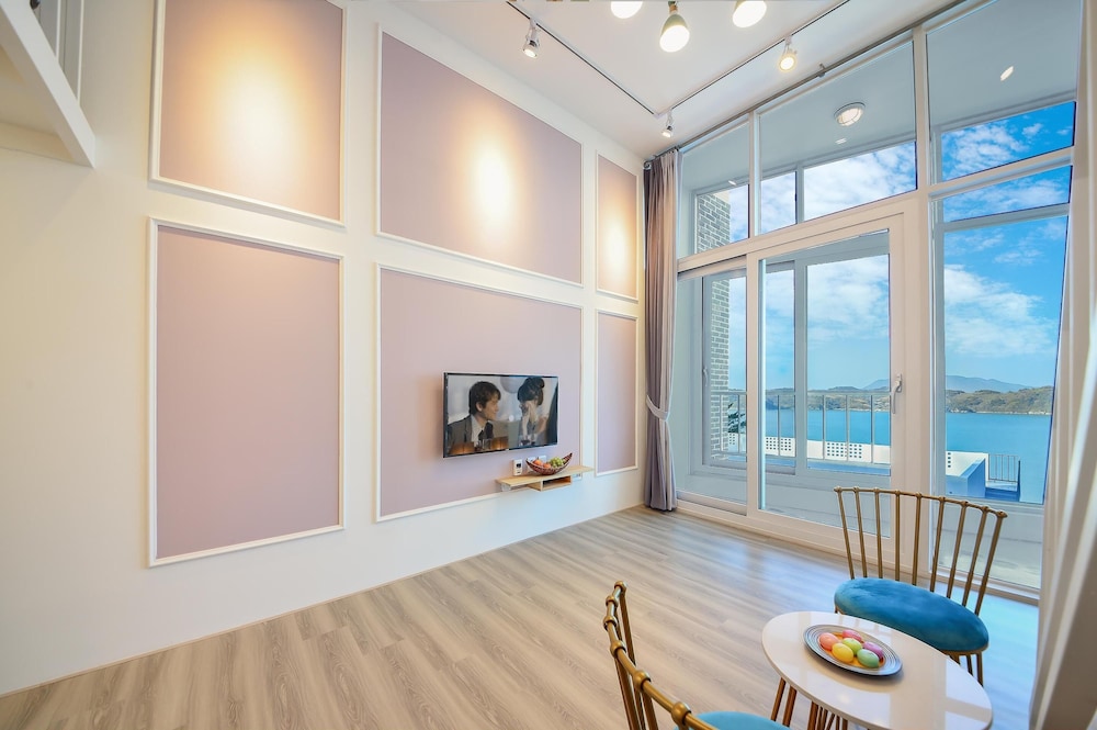 Basic Room, 1 Bedroom (E202(Ocean View)) - Photo 6