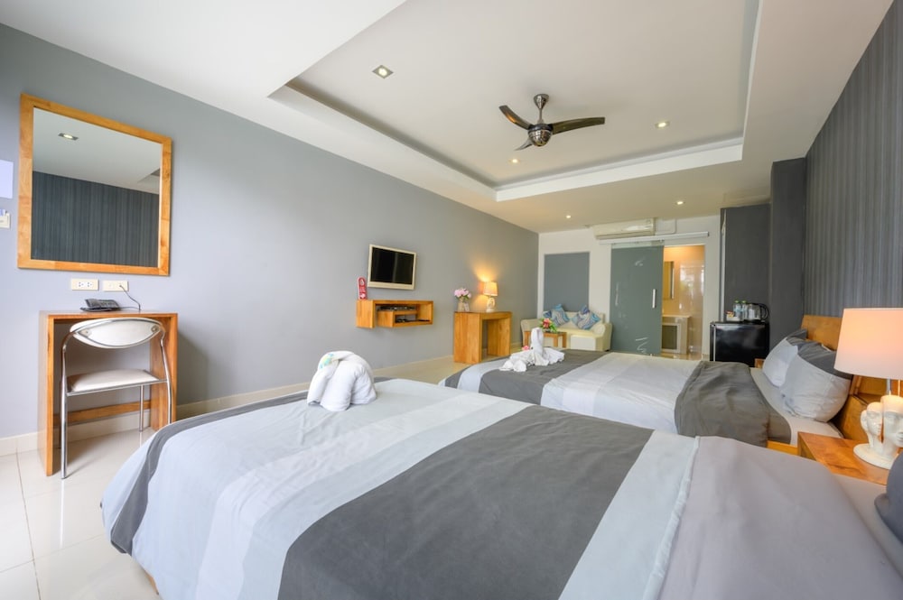 Premium Triple Room, Pool View - Photo 2