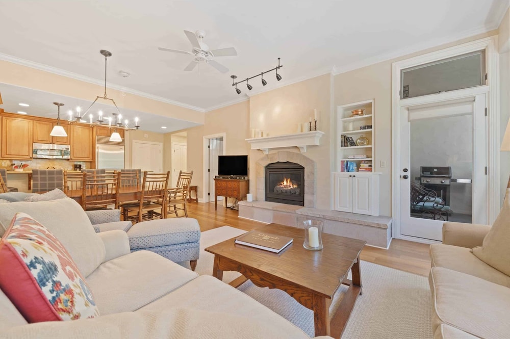 Premium Condo, 2 Bedrooms photo 1