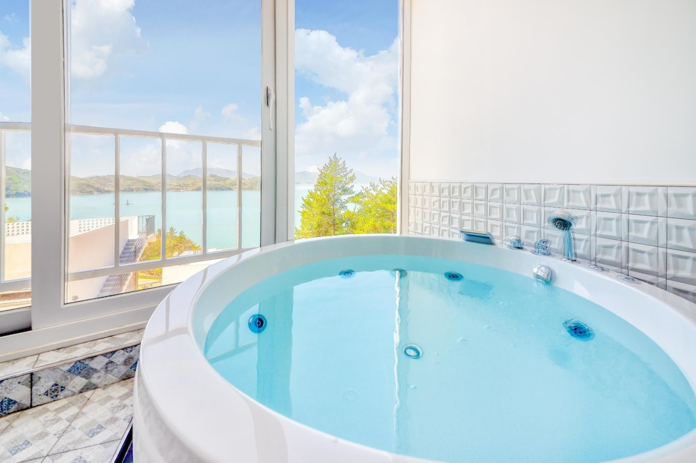 Basic Room, 1 Bedroom (E204 (Spa,Ocean View)) - Photo 5
