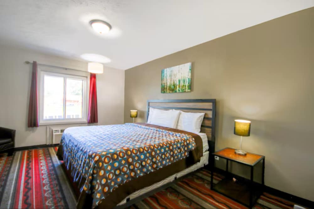 Room, 1 King Bed, Non Smoking photo 3