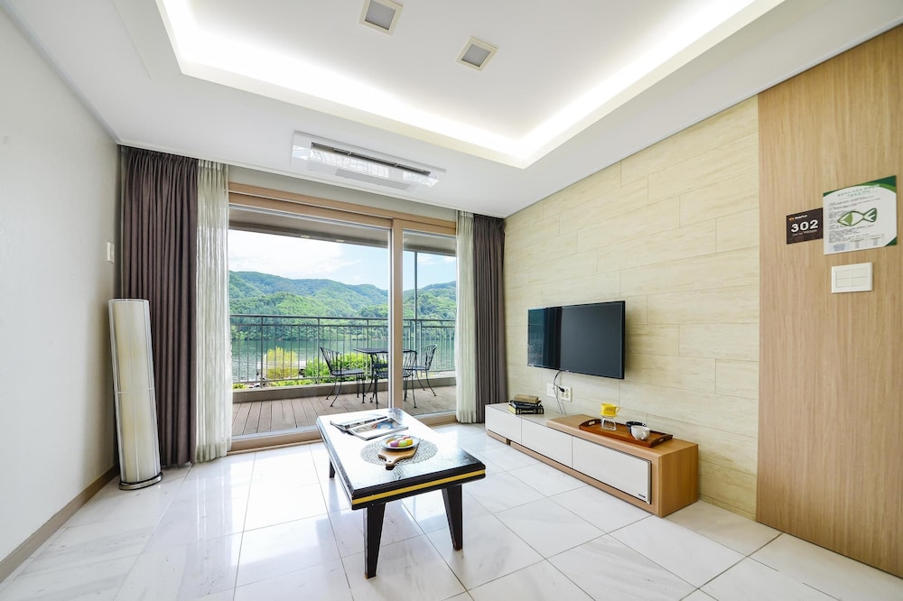 Basic Room, 2 Bedrooms (F1 - 23(Random,pet)) - Photo 1