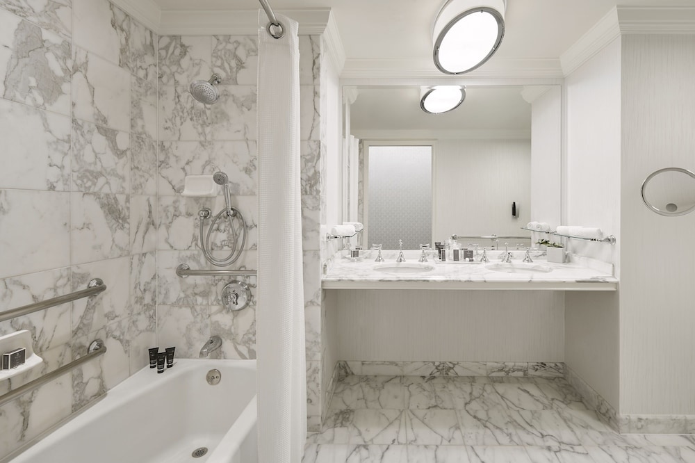 Deluxe Room, 2 Queen Beds (Mobility Accessible, Tub) - Photo 3