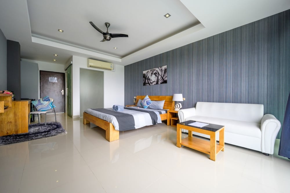 Premium Room, 1 King Bed, Pool View - Photo 1