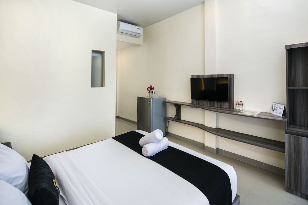 Deluxe Room - Photo 12