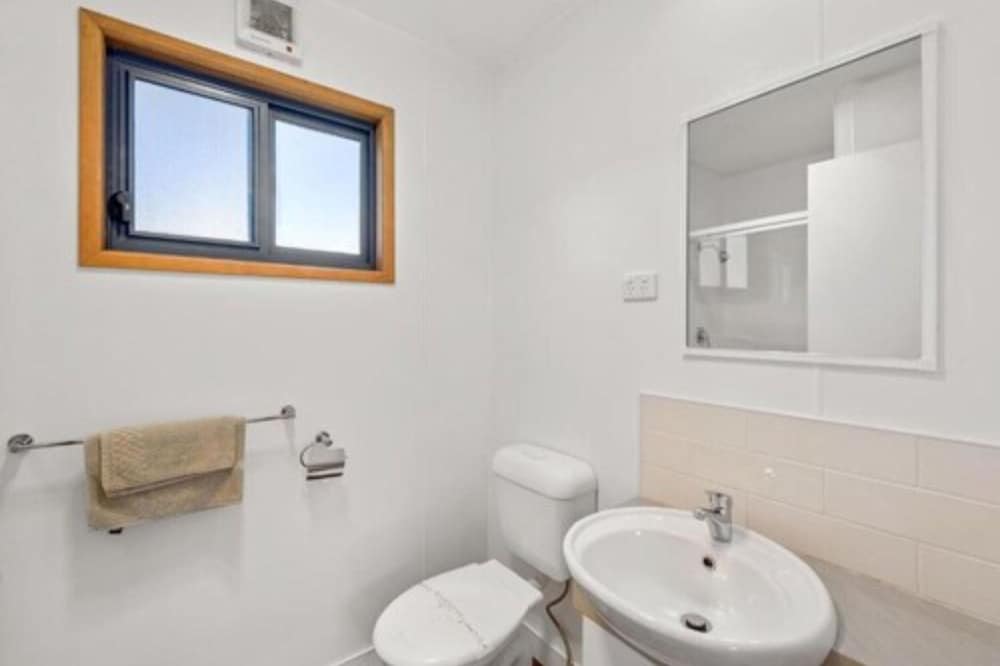 Superior 2 Bedroom Cabin - Pet Friendly photo 3