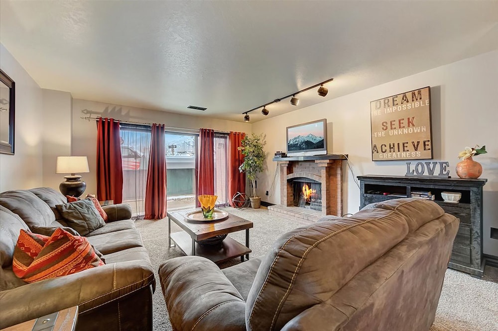 4 Bedroom Condominium photo 1
