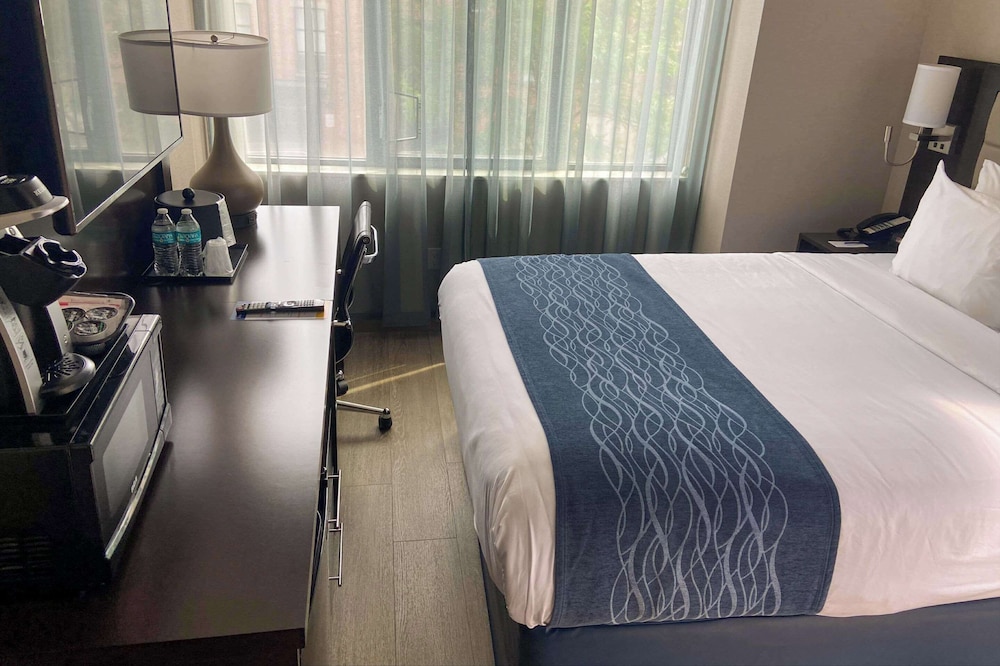 1 Queen Bed, Balcony - Photo 1