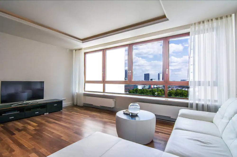 Deluxe Studio Suite
