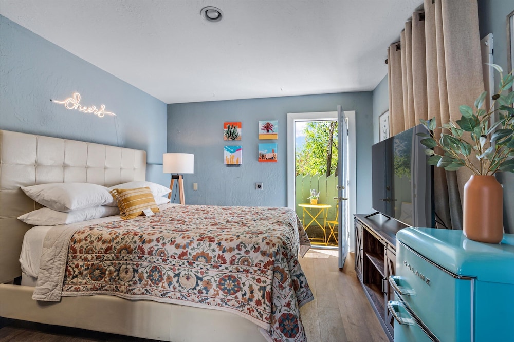 Room, 1 Queen Bed (Cottage) photo 1
