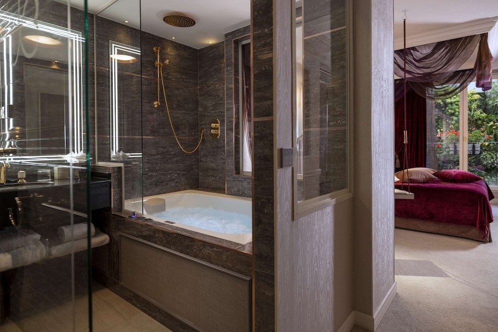 Deluxe Precieuse Room