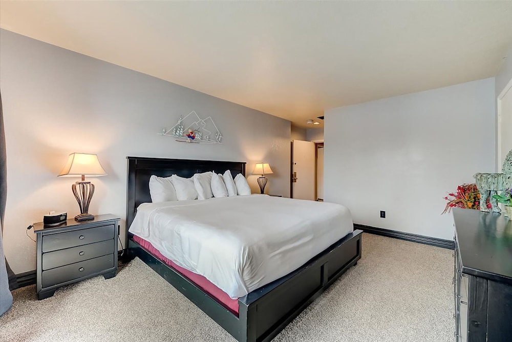 4 Bedroom Condominium photo 3