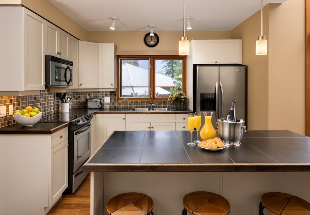 Three Bedroom Trout Lake Townhome photo 3