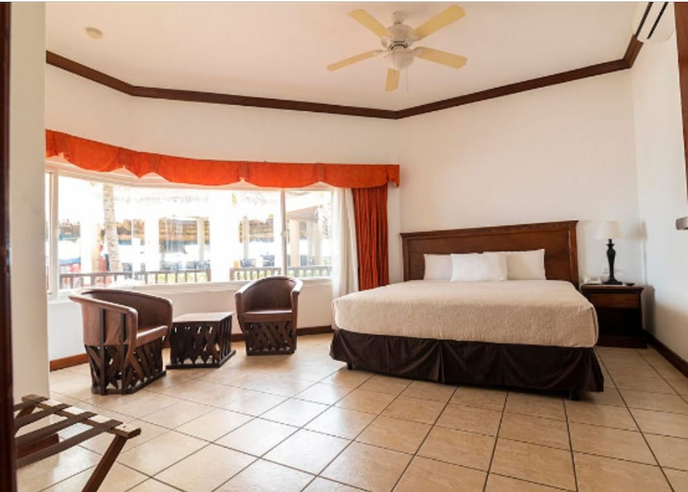 Luxury Suite, Kitchen, Poolside, 1st Floor. photo 1