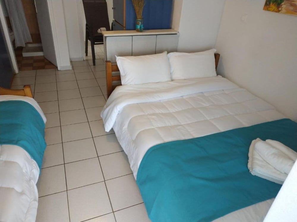 Economy Triple Room Sea View photo 1