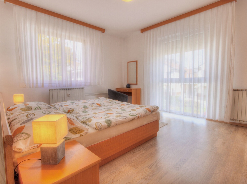 Apartment photo 2
