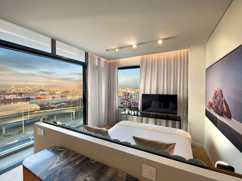 Superior Suite - Photo 10